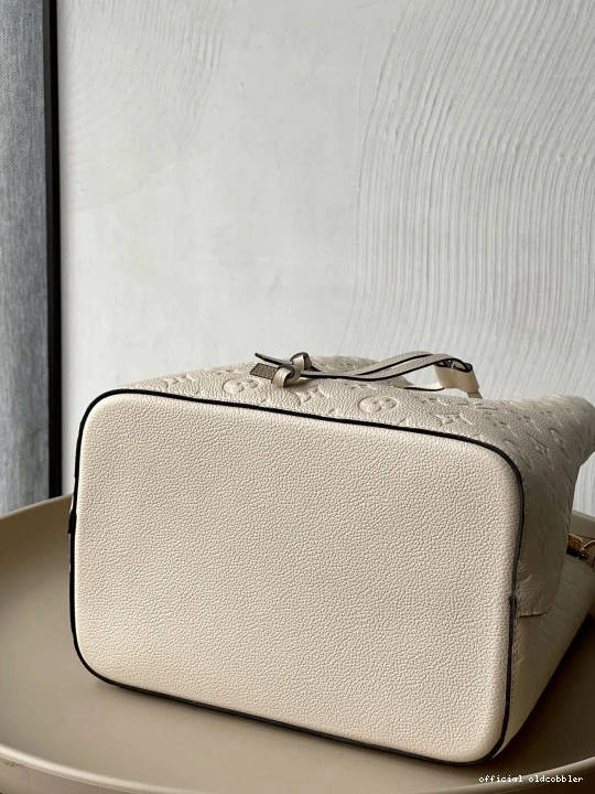 Official oldcobbler VUITTON LOUIS MM NÉONOÉ 0805